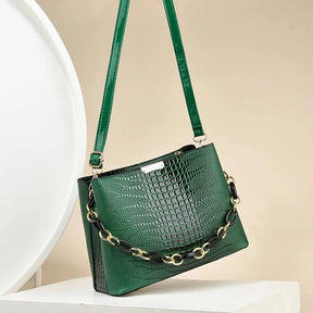 Bolsa Feminina Transversal com Estampa Crocodilo Brilhante com Corrente - Janelaila Moda